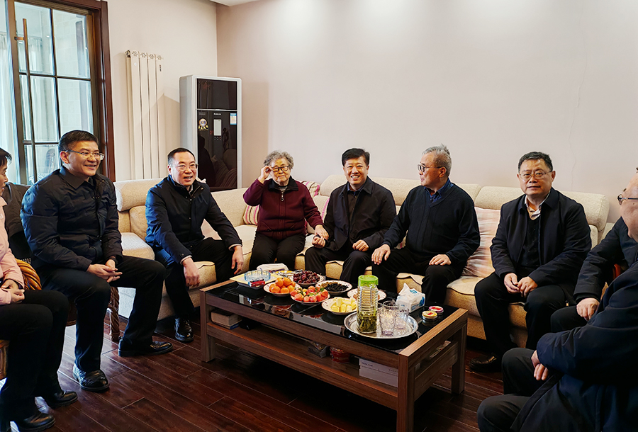 局领导到生态环境中心走访慰问